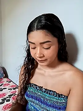 Snapshot of heleny901 chatting on 10/13/25, 08:31 heleny901 online show from 10/13/25, 08:31