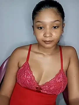 Snapshot of heleny901 chatting on 11/13/25, 04:33 heleny901 online show from 11/13/25, 04:33