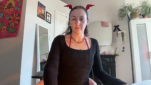 Snapshot of Littlelolo60 chatting on 11/21/25, 12:37 Littlelolo60 online show from 11/21/25, 12:37