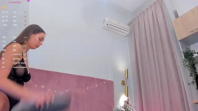 Snapshot of AprilWong chatting on 01/16/25, 12:20 AprilWong online show from 01/16/25, 12:20