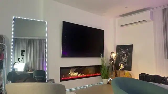 Mika Miller online show from 11/11/25, 12:21