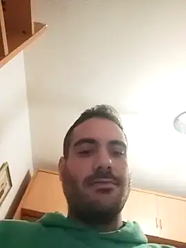 Snapshot of skrigul12 chatting on 01/04/25, 05:16 skrigul12 online show from 01/04/25, 05:16