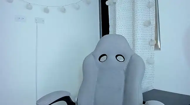 julia strauns online show from 12/30/24, 02:53