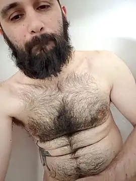 Snapshot of hungandnerdy420 chatting on 06/23/26, 02:42 hungandnerdy420 online show from 06/23/26, 02:42