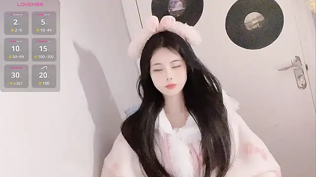 Qedgjwyz1 online show from 02/02/25, 12:24