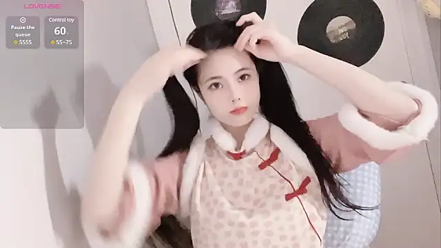 Qedgjwyz1 online show from 02/03/25, 12:47