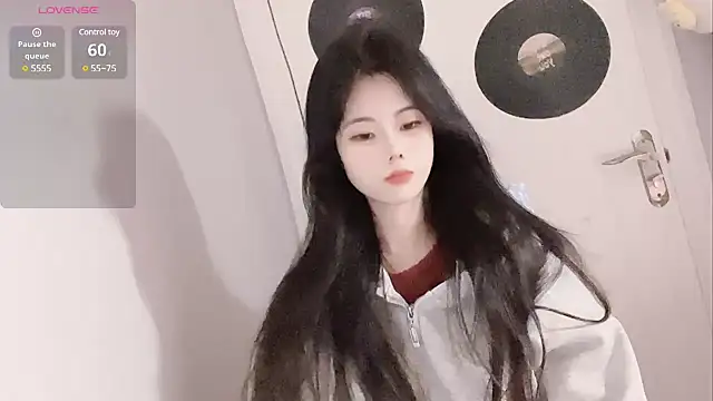 Qedgjwyz1 online show from 02/06/25, 02:15