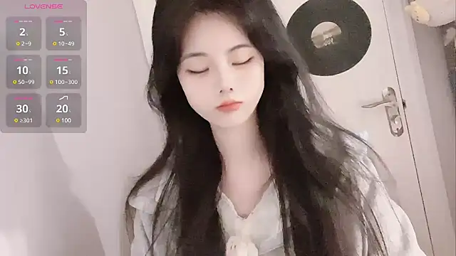 Qedgjwyz1 online show from 02/08/25, 12:28