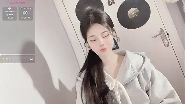 Qedgjwyz1 online show from 02/15/25, 04:47