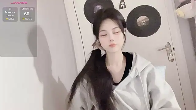 Qedgjwyz1 online show from 02/15/25, 01:49