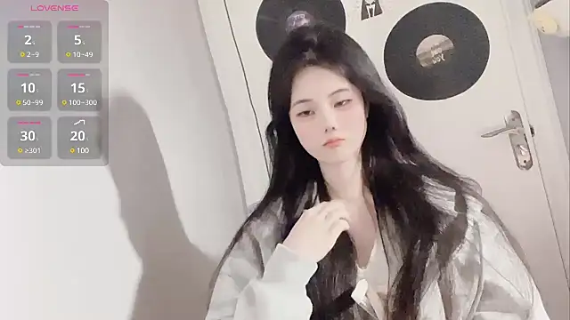 Qedgjwyz1 online show from 02/19/25, 12:33