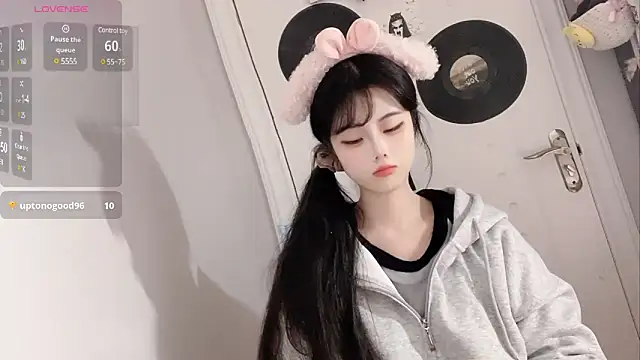 Qedgjwyz1 online show from 03/06/25, 12:10