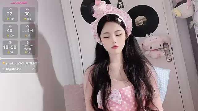 Qedgjwyz1 online show from 03/18/25, 12:47