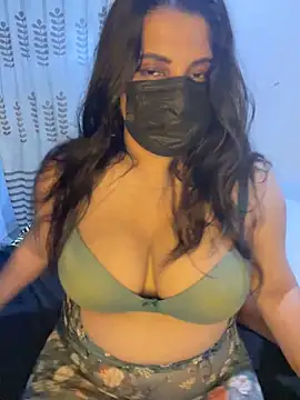NOORA-GIRL online show from 05/17/26, 02:13