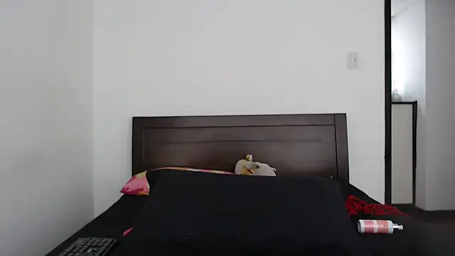 rebecca collin online show from 12/21/25, 02:57