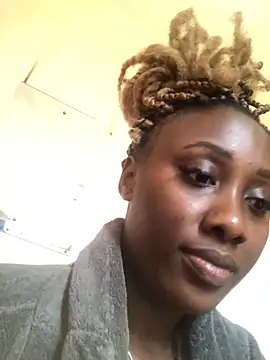 Snapshot of Lola_kims chatting on 12/24/24, 10:44 Lola kims online show from 12/24/24, 10:44