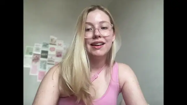 Snapshot of HoneyAudrey chatting on 10/02/25, 02:29 HoneyAudrey online show from 10/02/25, 02:29