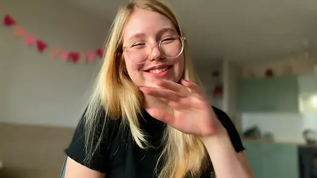 Snapshot of HoneyAudrey chatting on 10/23/25, 03:28 HoneyAudrey online show from 10/23/25, 03:28