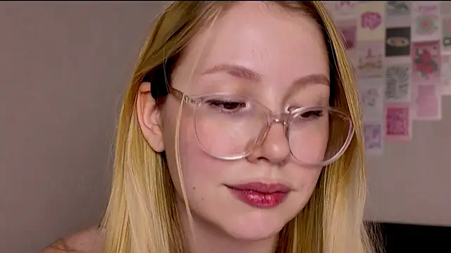 HoneyAudrey online show from 12/05/25, 02:42