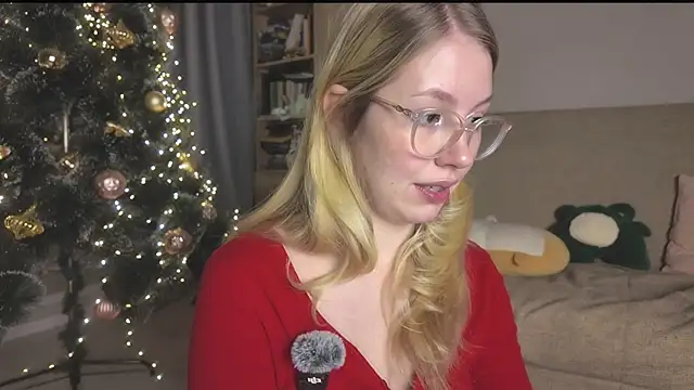 HoneyAudrey online show from 12/22/25, 01:46