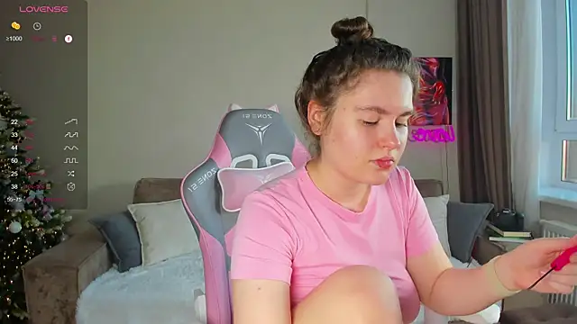 Snapshot of My_Emmy chatting on 02/07/25, 02:50 My Emmy online show from 02/07/25, 02:50