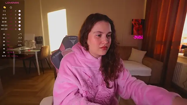 Snapshot of My_Emmy chatting on 10/17/25, 09:56 My Emmy online show from 10/17/25, 09:56