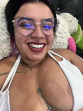 Snapshot of Devilsweet17 chatting on 03/21/25, 11:12 Devilsweet17 online show from 03/21/25, 11:12