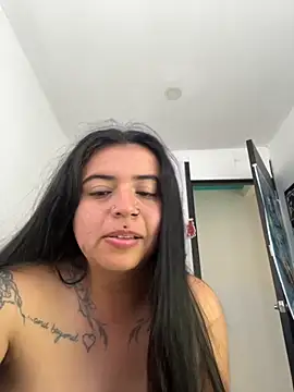 Snapshot of Devilsweet17 chatting on 10/25/25, 05:40 Devilsweet17 online show from 10/25/25, 05:40