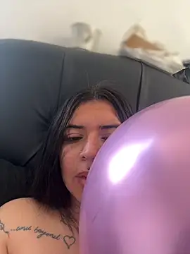 Snapshot of Devilsweet17 chatting on 11/09/25, 03:32 Devilsweet17 online show from 11/09/25, 03:32