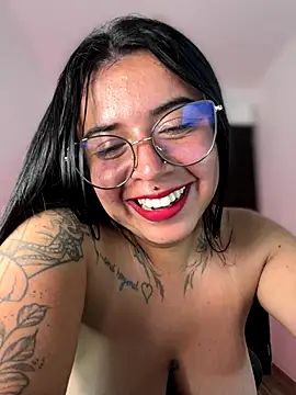 Snapshot of Devilsweet17 chatting on 12/01/25, 12:48 Devilsweet17 online show from 12/01/25, 12:48