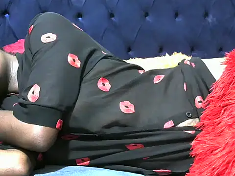 Snapshot of Creamy_dolly chatting on 01/17/26, 09:47 Creamy dolly online show from 01/17/26, 09:47