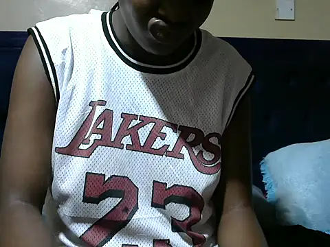 Snapshot of Creamy_dolly chatting on 03/03/26, 01:23 Creamy dolly online show from 03/03/26, 01:23