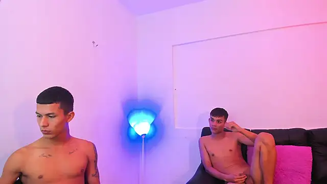 Snapshot of interracial_wallen chatting on 01/18/25, 05:31 interracial wallen online show from 01/18/25, 05:31