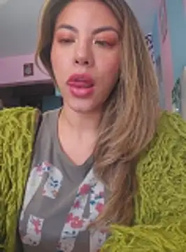 Snapshot of Karen_San_Miguel chatting on 10/15/25, 06:52 Karen San Miguel online show from 10/15/25, 06:52