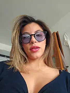 Snapshot of Karen_San_Miguel chatting on 11/10/25, 07:46 Karen San Miguel online show from 11/10/25, 07:46