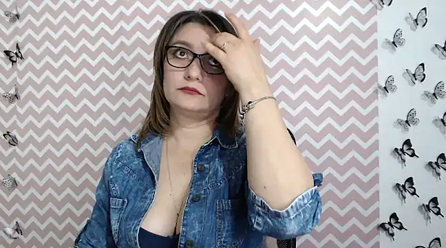 Amie Adams82  online show from 02/04/25, 02:43