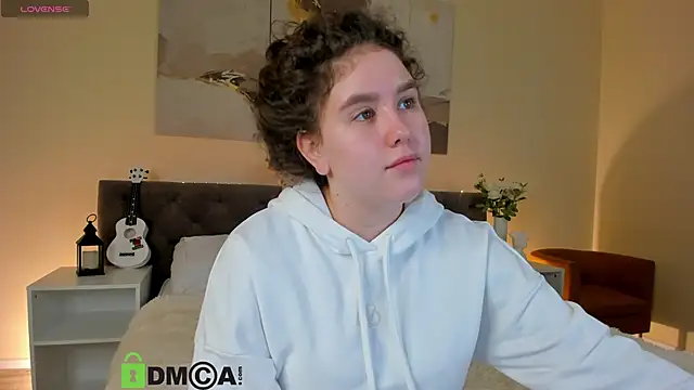 Ariella Sol online show from 10/10/25, 01:04