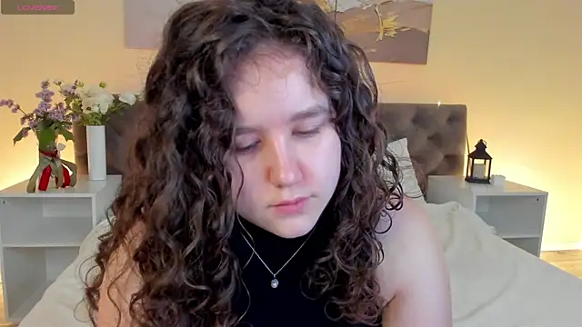 Snapshot of Ariella_Sol chatting on 06/15/26, 01:08 Ariella Sol online show from 06/15/26, 01:08