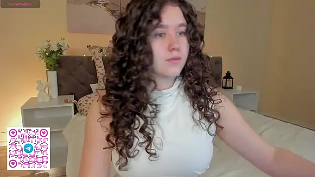 Snapshot of Ariella_Sol chatting on 06/22/26, 01:07 Ariella Sol online show from 06/22/26, 01:07