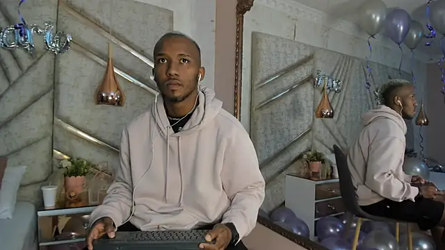 Snapshot of JamesParck chatting on 02/17/25, 12:16 JamesParck online show from 02/17/25, 12:16