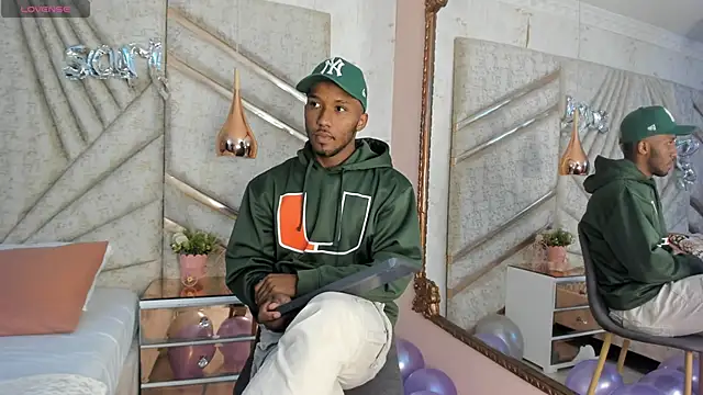 Snapshot of JamesParck chatting on 02/19/25, 12:11 JamesParck online show from 02/19/25, 12:11