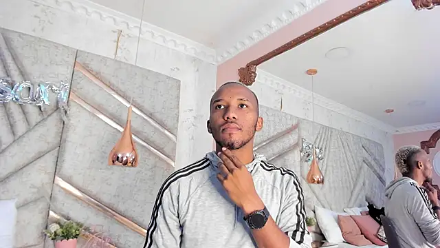 Snapshot of JamesParck chatting on 02/21/25, 12:39 JamesParck online show from 02/21/25, 12:39