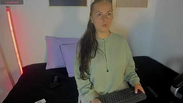 brandy sweet  online show from 10/15/25, 02:28