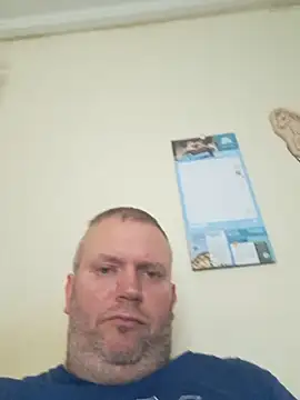 Snapshot of ShyBoy1982 chatting on 02/20/25, 01:40 ShyBoy1982 online show from 02/20/25, 01:40