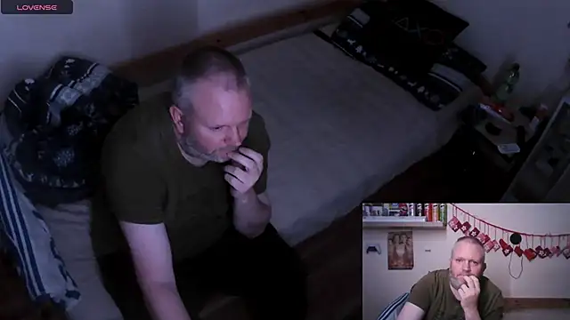 Snapshot of ShyBoy1982 chatting on 03/23/25, 02:04 ShyBoy1982 online show from 03/23/25, 02:04