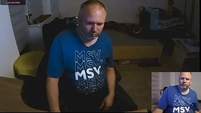 Snapshot of ShyBoy1982 chatting on 10/10/25, 10:09 ShyBoy1982 online show from 10/10/25, 10:09