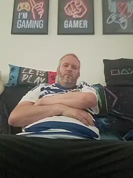 Snapshot of ShyBoy1982 chatting on 10/19/25, 02:50 ShyBoy1982 online show from 10/19/25, 02:50