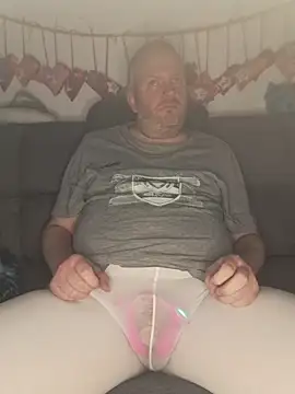 Snapshot of ShyBoy1982 chatting on 11/30/25, 01:09 ShyBoy1982 online show from 11/30/25, 01:09