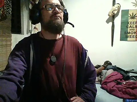 Snapshot of LECHEBALLS chatting on 10/21/25, 01:06 LECHEBALLS online show from 10/21/25, 01:06