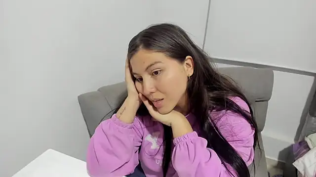 Snapshot of Emily_Rowley chatting on 12/20/25, 03:57 Emily Rowley online show from 12/20/25, 03:57